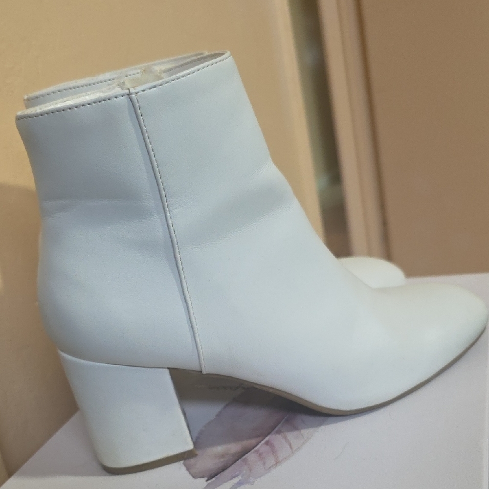 Elegant White Ankle Boots